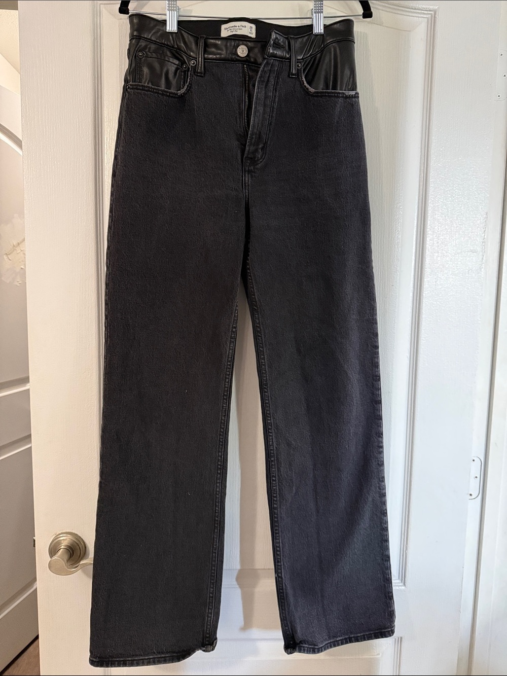 Abercrombie & Fitch Women’s High-Rise Black Straight-Leg Jeans Curve Love